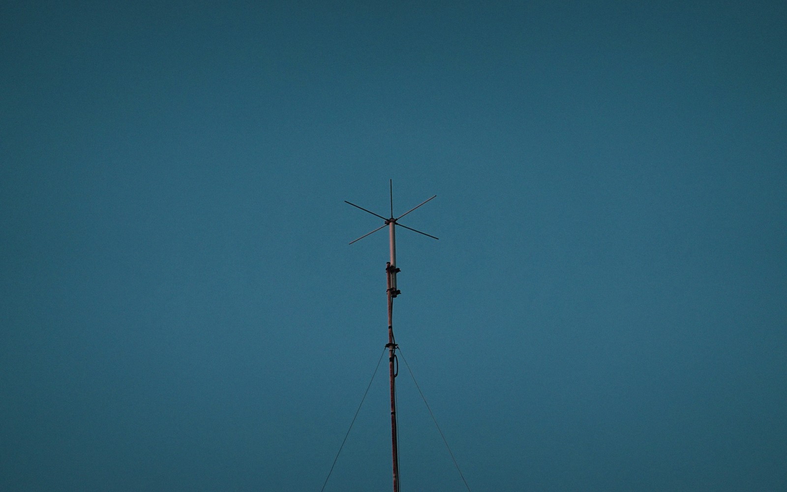 What Actually Travels Between a Handset and a Mast